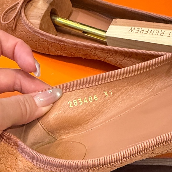 Gucci Peach Suede GG Logo Ballet Flats with Bow - Picture 10 of 12